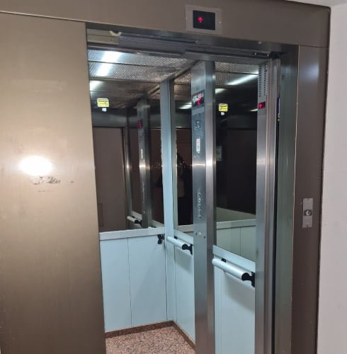 Reparaciones Mayores reemplazo de maquina de tracción de ascensor Edificio Tabancura 2