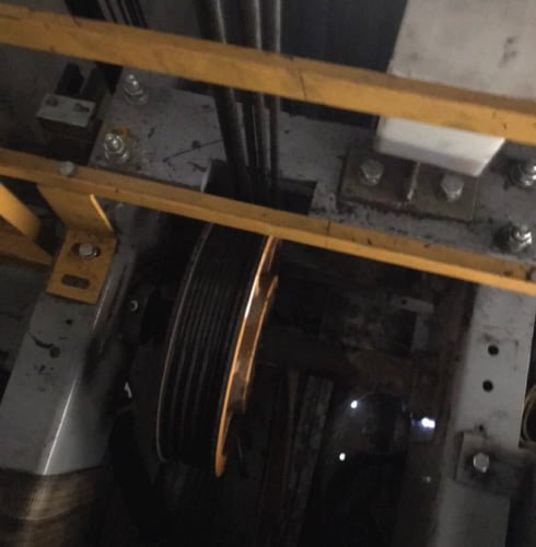 Reparaciones Mayores reemplazo de maquina de tracción de ascensor Edificio Tabancura 4