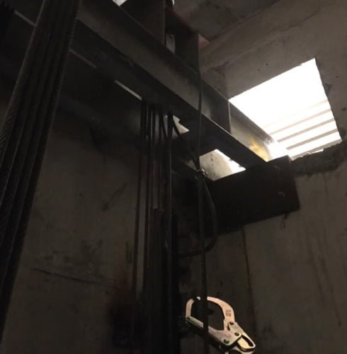 Reparaciones Mayores reemplazo de maquina de tracción de ascensor Edificio Tabancura 5