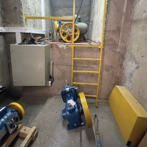 Reparaciones Mayores reemplazo de maquina de tracción de ascensor Edificio Tabancura 1Reparaciones Mayores reemplazo de maquina de tracción de ascensor Edificio Tabancura 1