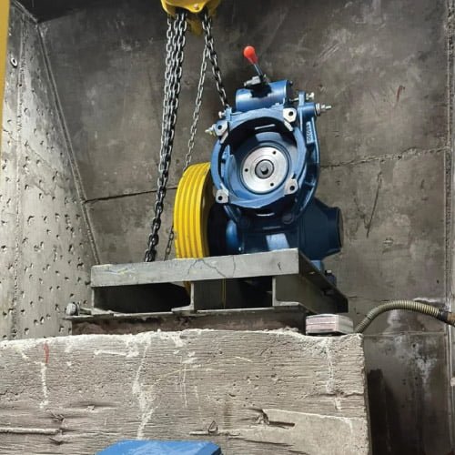 Reparaciones Mayores reemplazo de maquina de tracción de ascensor Edificio Tabancura 2