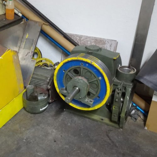 Reparaciones Mayores reemplazo de maquina de tracción de ascensor Edificio Tabancura 1Reparaciones Mayores reemplazo de maquina de tracción de ascensor Edificio Tabancura 1